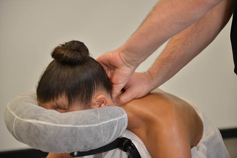 Soft Tissue Stoelmassage bij Bart Smit Massagetherapie ontspannend